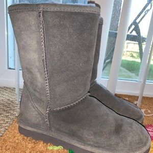Bear Paw Grey Boots With Fur